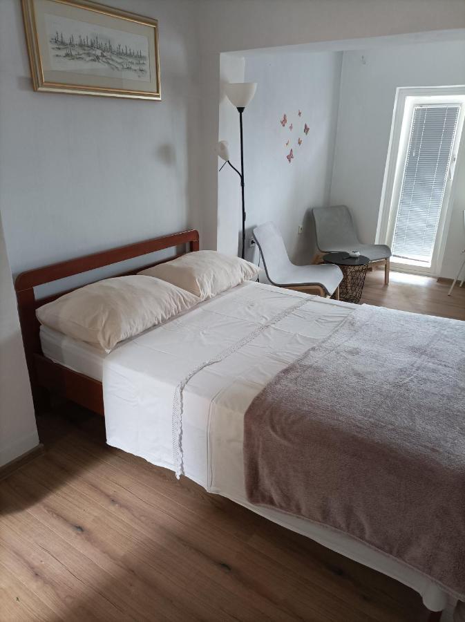 Apartment Seventh Continent ชิเบนิก ภายนอก รูปภาพ