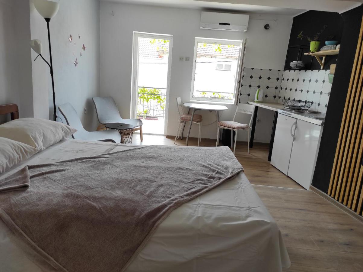Apartment Seventh Continent ชิเบนิก ภายนอก รูปภาพ