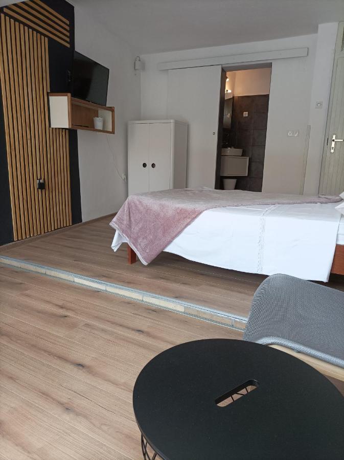 Apartment Seventh Continent ชิเบนิก ภายนอก รูปภาพ