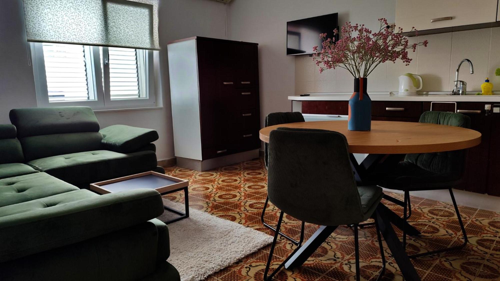 Apartment Seventh Continent ชิเบนิก ภายนอก รูปภาพ